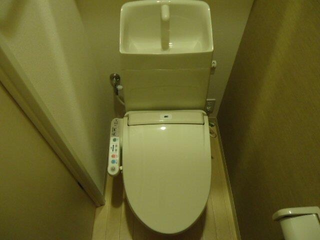 物件内観写真6　(シャワー付トイレ)