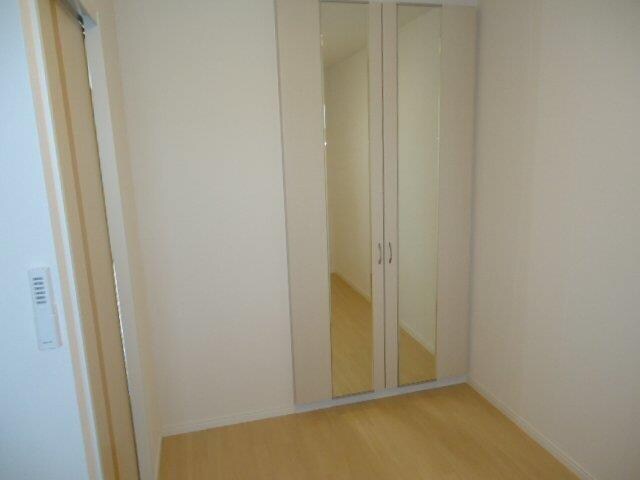 物件内観写真8　(洋室)