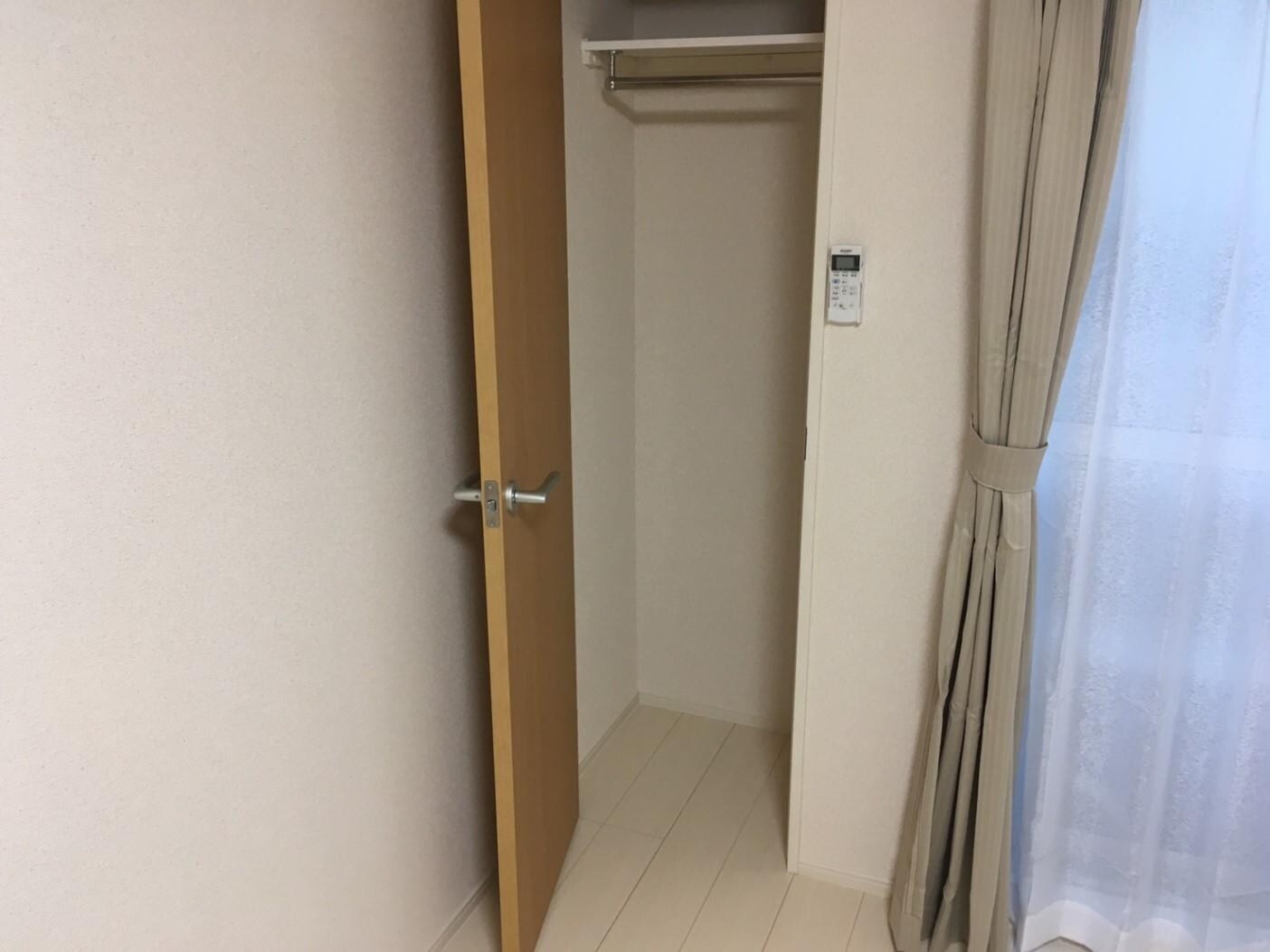 物件内観写真7　(広いクローゼットで楽々収納♪)