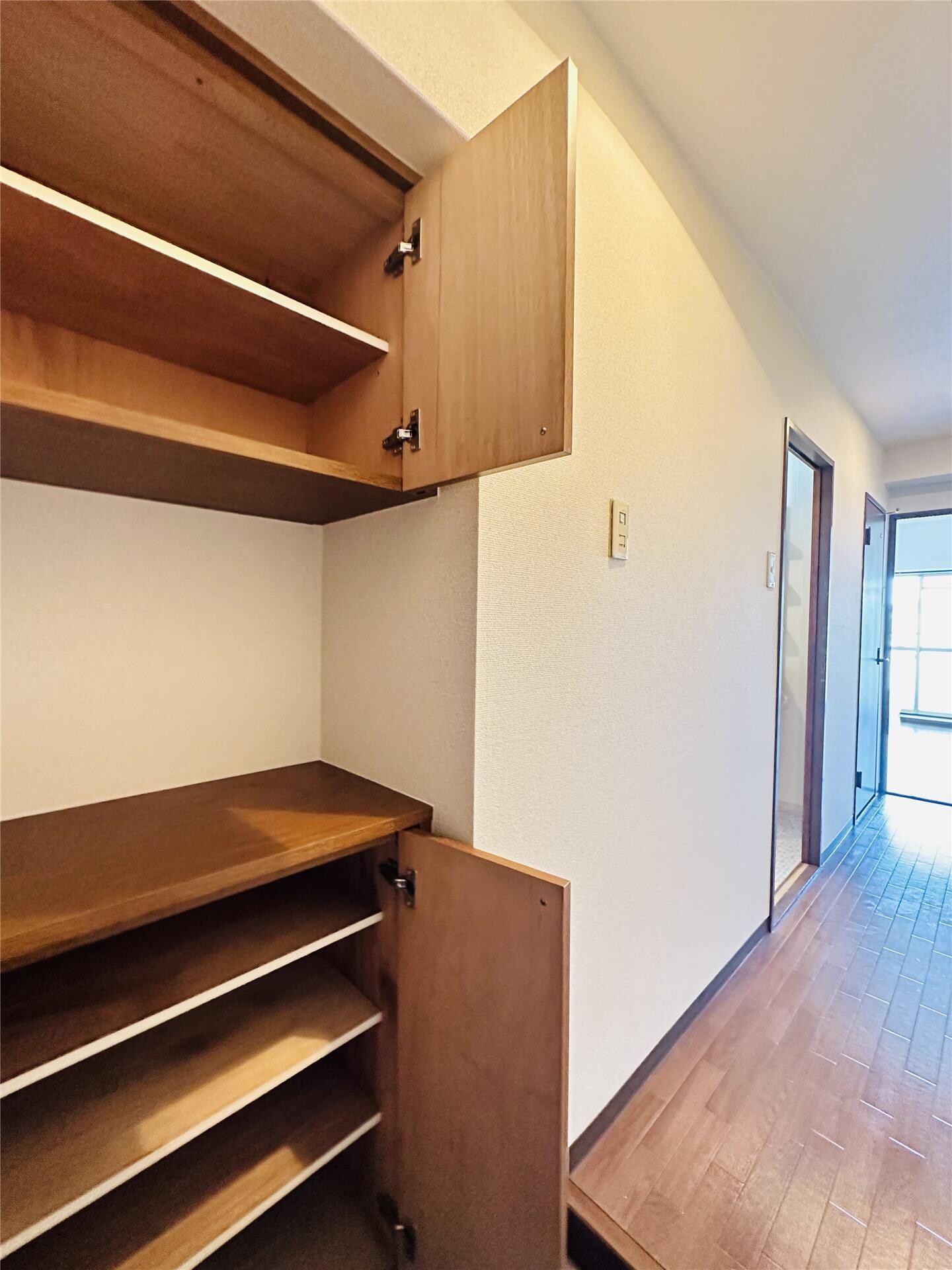 物件内観写真23　(玄関シューズボックス※同物件別室の写真です)