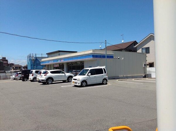 居室(コンビニまで約40m 　徒歩１分)