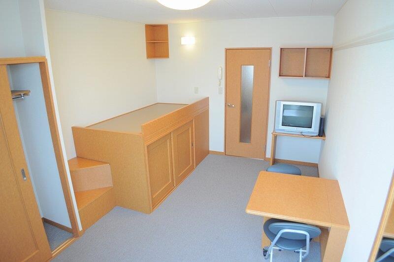 物件内観写真13　(１Fはフローリング仕様・２Ｆはカーペット仕様になります。)