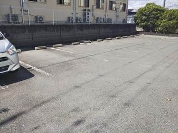 駐車場・駐輪場(駐車場)