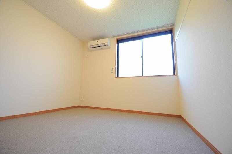 物件内観写真5　(広々したお部屋)