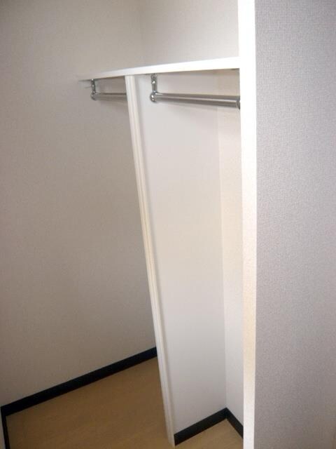 物件内観写真9　(収納スペースもたっぷり。)