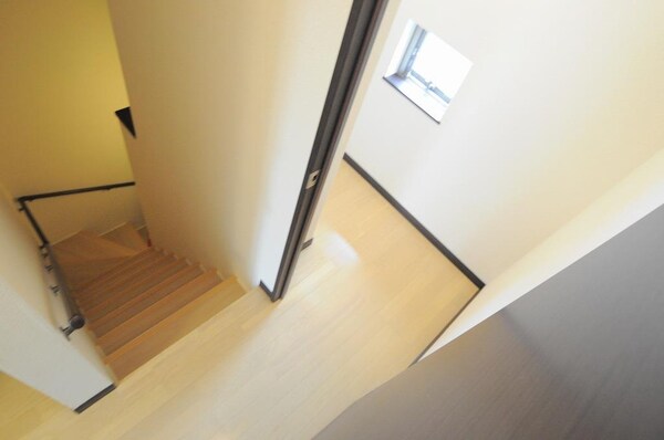 居室(2F 専用階段です。　約1畳のクローゼット付)