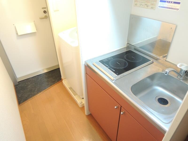 物件内観写真3　(２口コンロ付きラジエントヒータを設置)