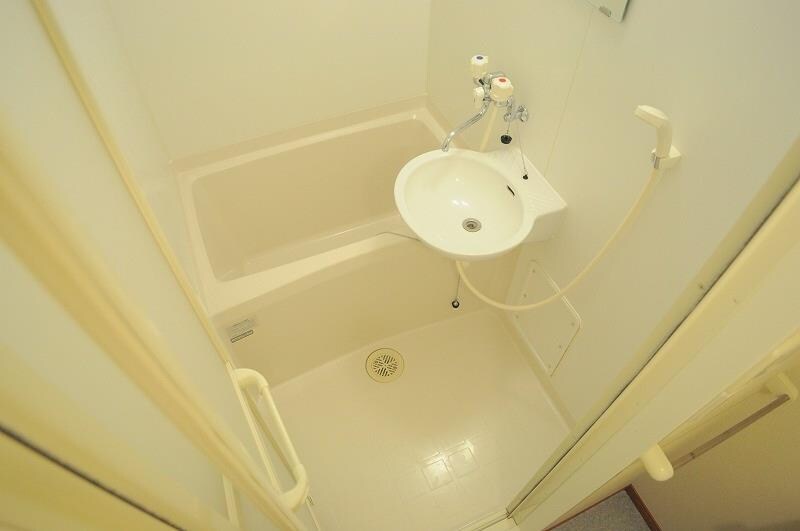 物件内観写真4　(浴室乾燥機で雨の日でもらくらくお洗濯！)