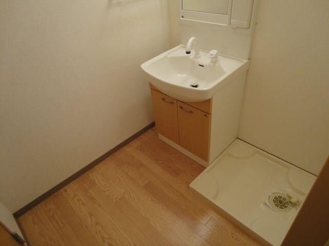 物件内観写真7　(洗面(人感センサーライト))