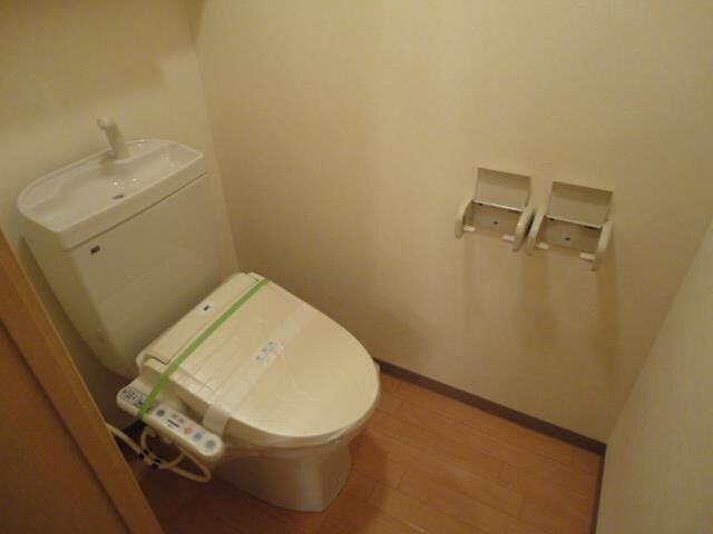 物件内観写真6　(ＷＣ(人感センサーライト))