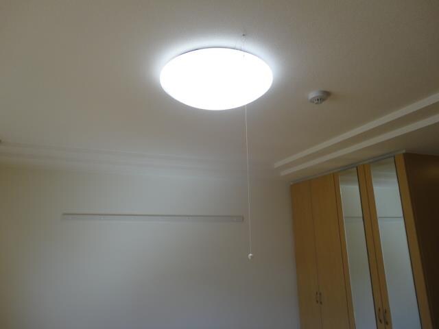 物件内観写真16　(照明・ハンガーモール)
