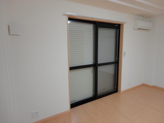 物件内観写真17　(シャッター雨戸)