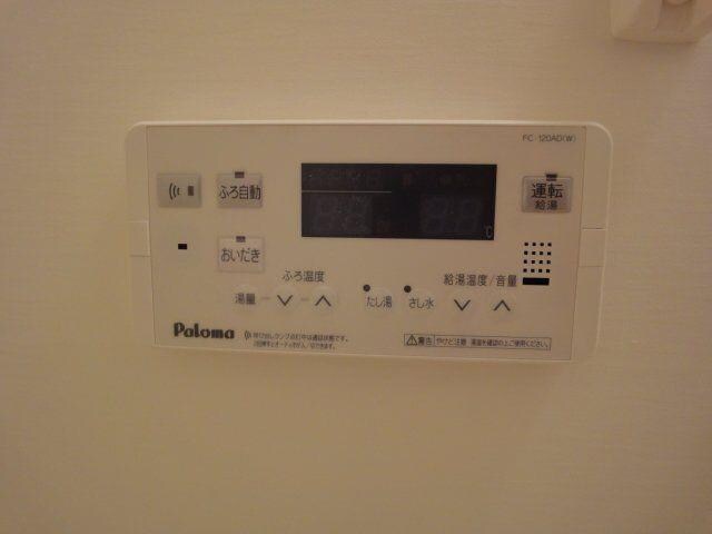 物件内観写真9　(給湯リモコン)
