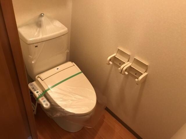 物件内観写真6　(シャワー付トイレ)