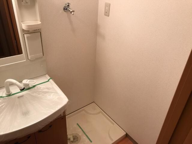 物件内観写真12　(洗濯機置場)