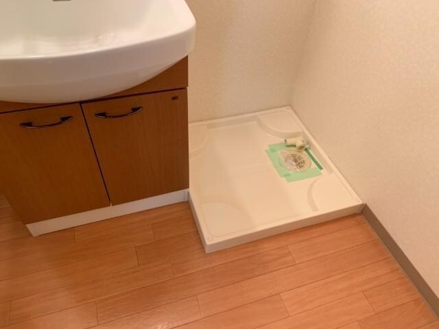 物件内観写真13　(洗濯機置場)