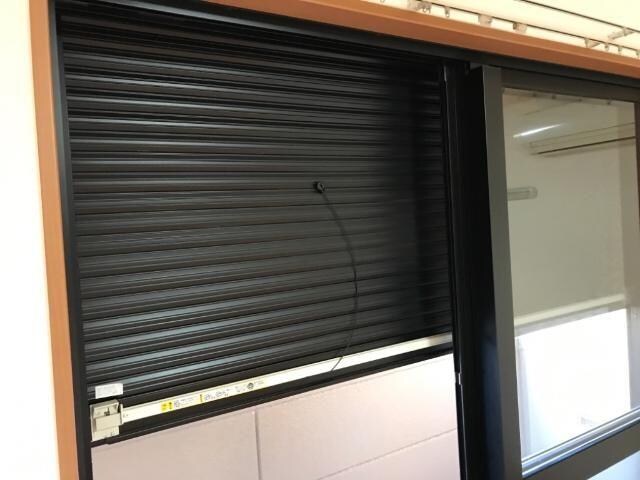 物件内観写真15　(シャッター)