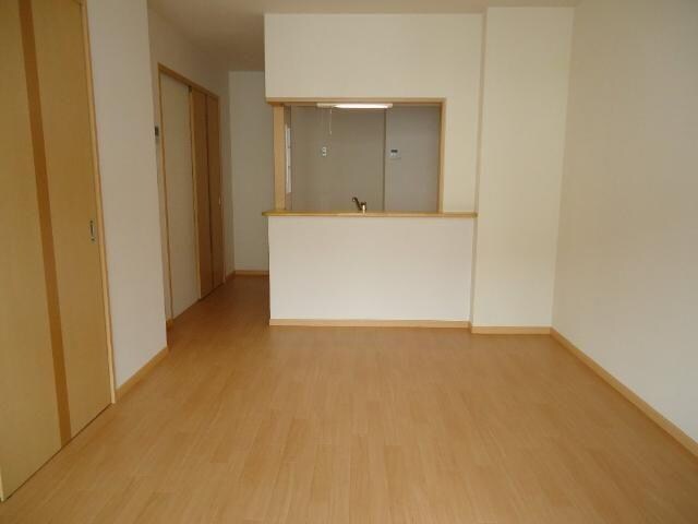 物件内観写真3　(リビング)