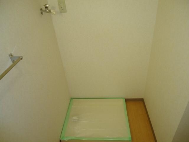 物件内観写真15　(洗濯機置場)