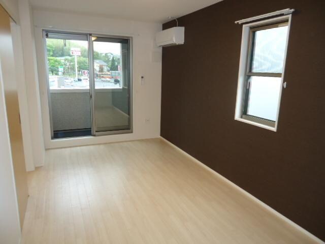 物件内観写真3　(リビング)