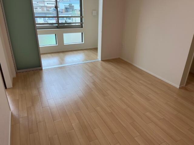 物件内観写真3　(リビング)