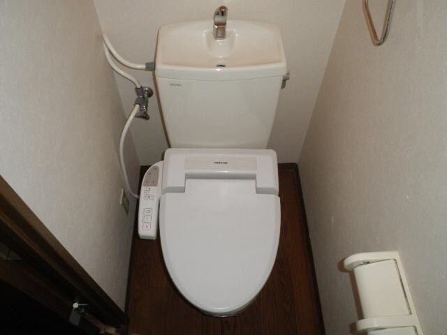 物件内観写真4　(シャワー付トイレ)