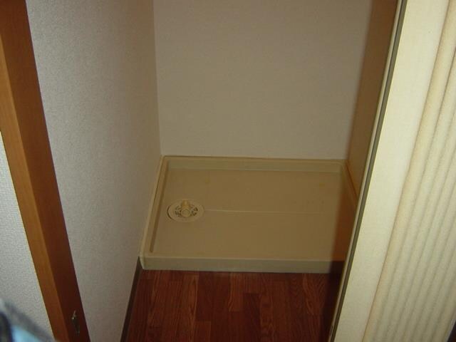 物件内観写真10　(洗濯機置場)