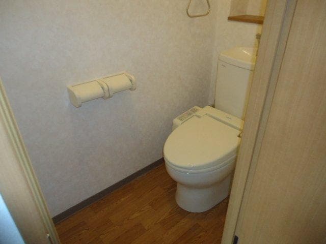 物件内観写真6　(冬も快適温水暖房便座)