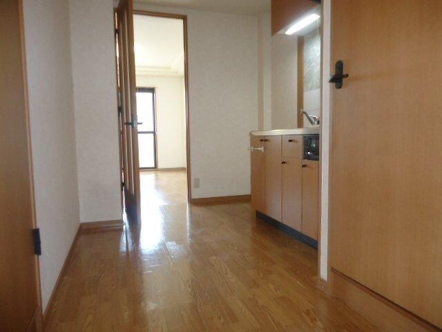 物件内観写真17　(背面にはレンジ台など置けるキッチン)