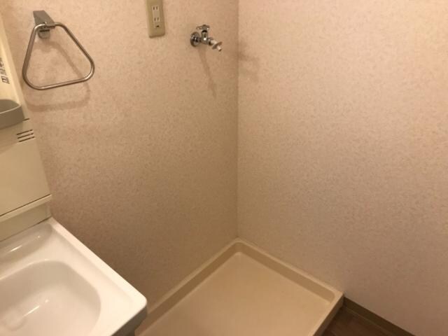 物件内観写真16　(洗濯機置場)