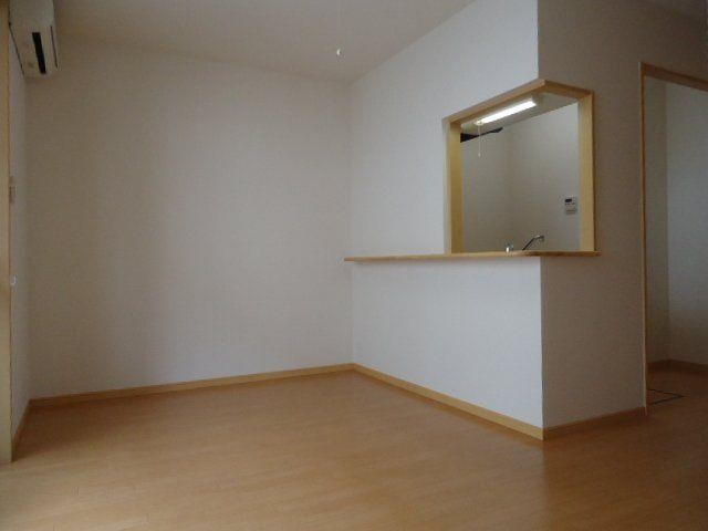 物件内観写真2　(リビング)