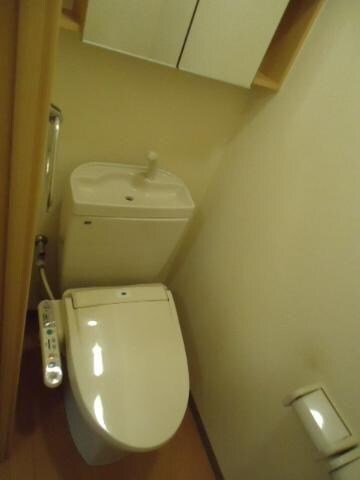 物件内観写真5　(シャワー付トイレ)