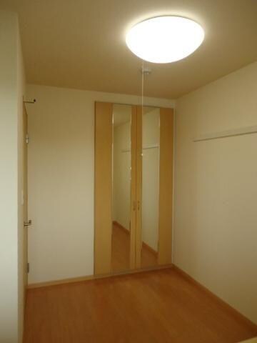 物件内観写真13　(洋室)