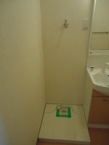 物件内観写真16　(洗濯機置場)