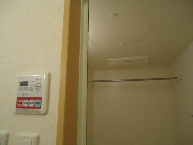 物件内観写真18　(浴室乾燥機)