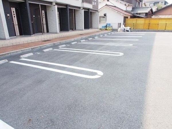 駐車場・駐輪場
