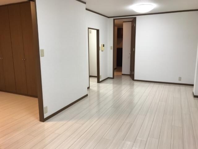 物件内観写真3　(リビング)