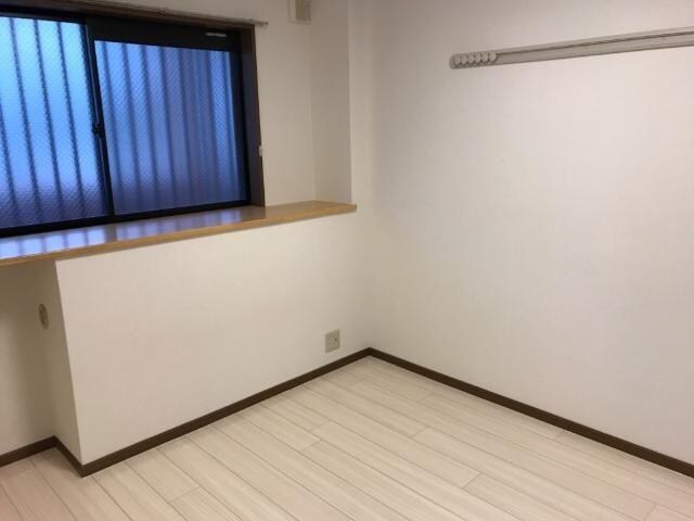 物件内観写真10　(洋室)