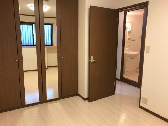 物件内観写真14　(洋室)