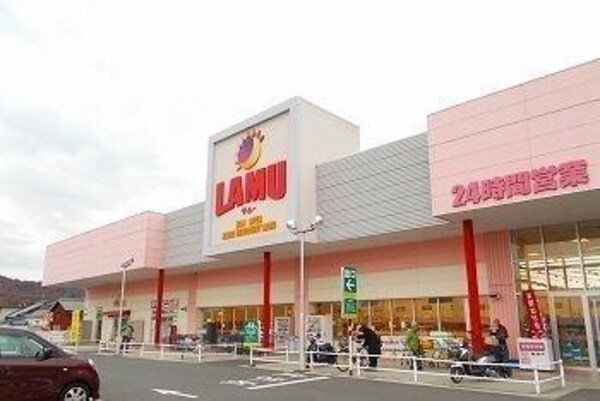 居室(ラ・ムー姫路花田店まで1400m)