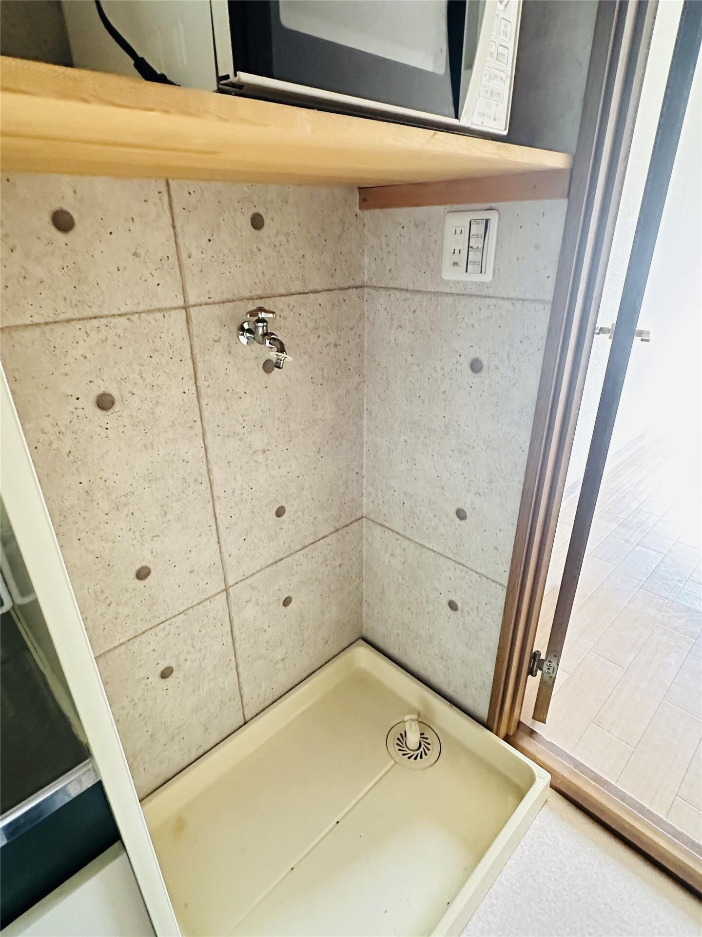 物件内観写真10　(洗濯機置場)