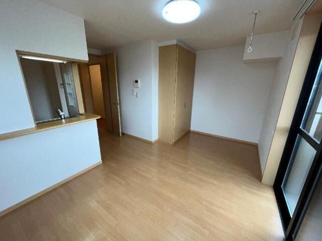 物件内観写真2　(リビング)