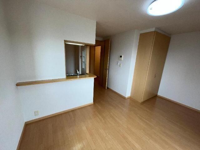 物件内観写真4　(リビング)