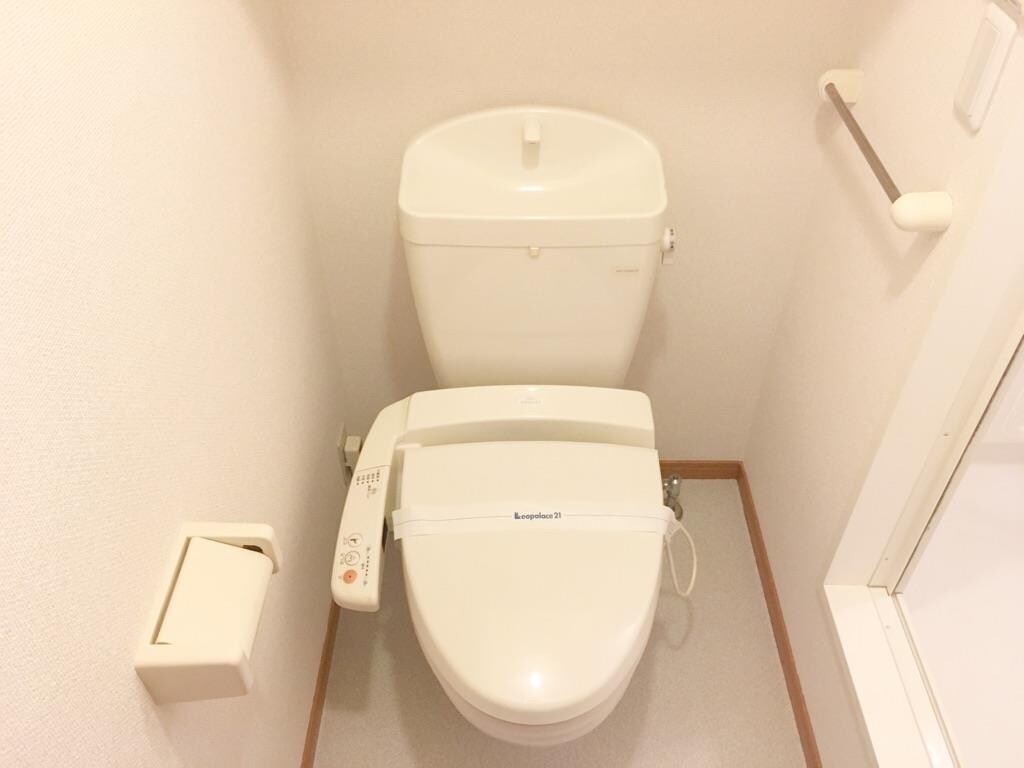 物件内観写真5　(温水洗浄便座)