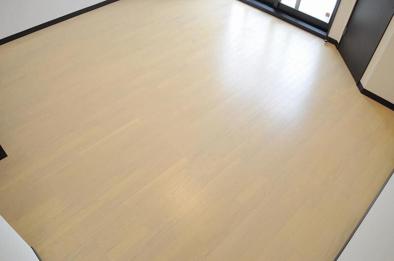 物件内観写真2　(フローリングのお部屋。)