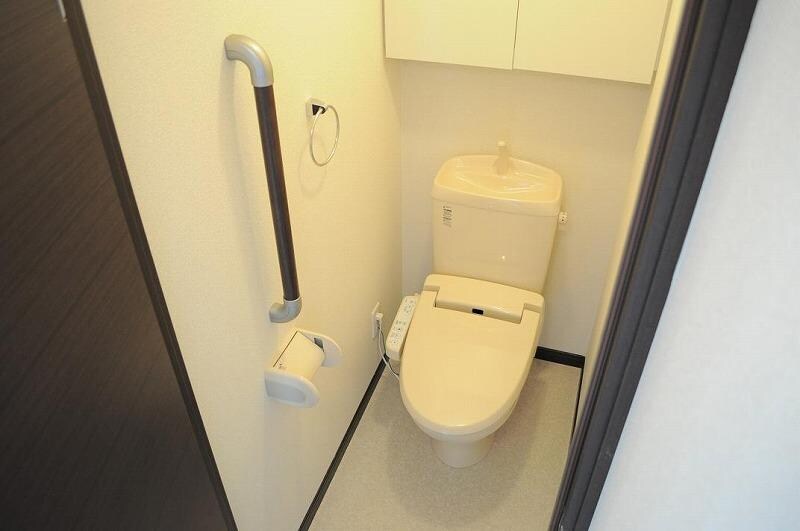 物件内観写真5　(温水洗浄便座付きトイレ)