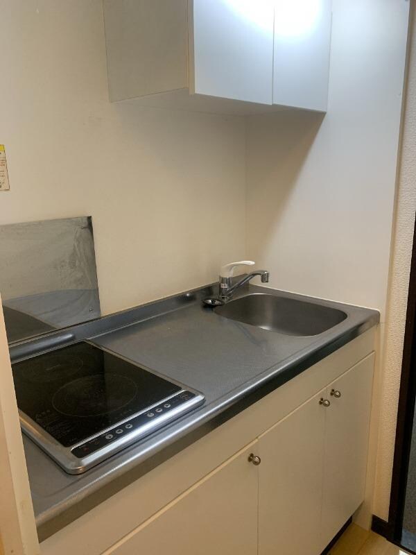 物件内観写真4　(ワイドキッチン、２口ラジエントヒーター)