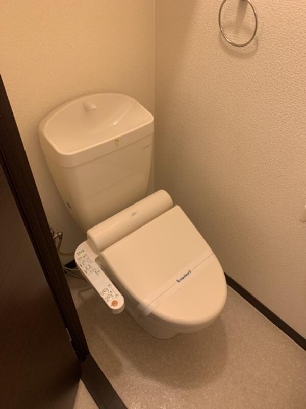 トイレ(温水洗浄便座付き)