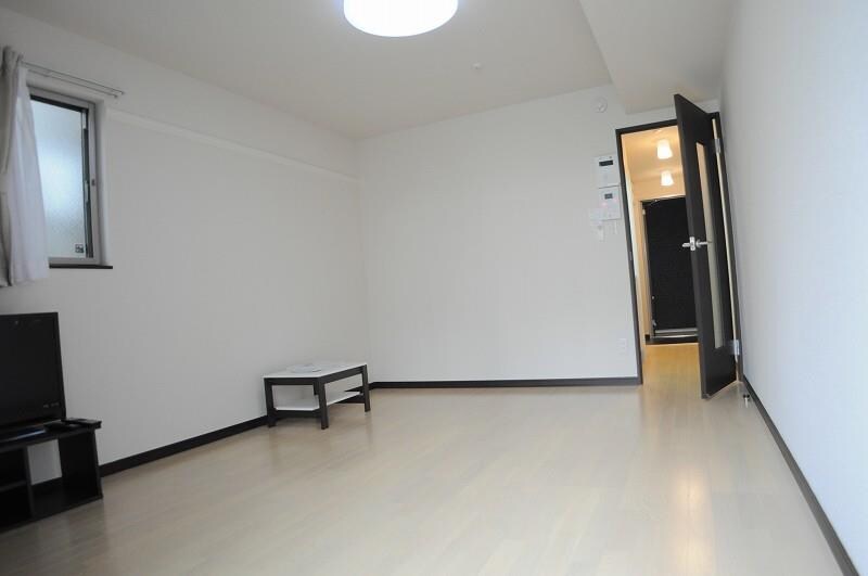 物件内観写真5　(日当りも良好です。)