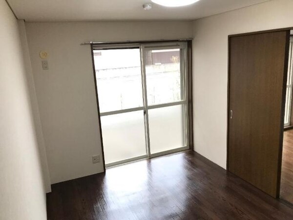 居室(和室から切り替えた６帖洋室)